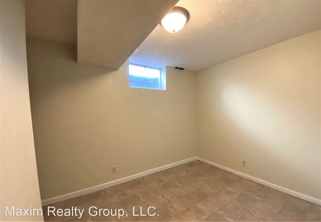 Building Photo - 2 br, 2 bath House - 2205 Madison St.