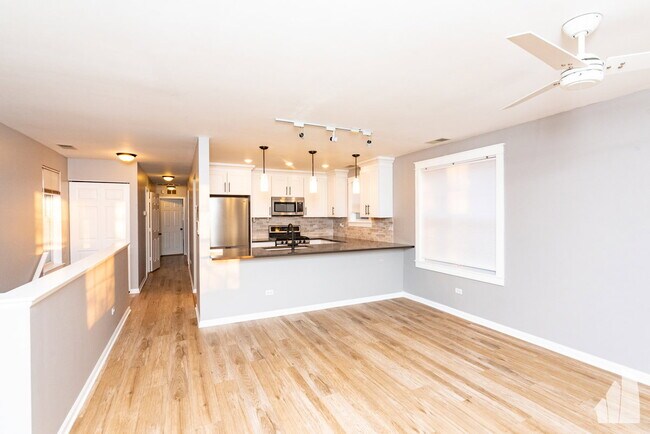 Building Photo - 1471 N Larrabee St
