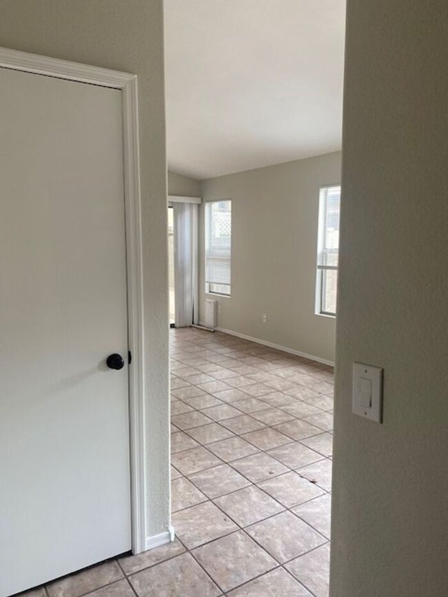 Building Photo - $2,350 3 Bedroom Gilbert 85296 Home For Le...