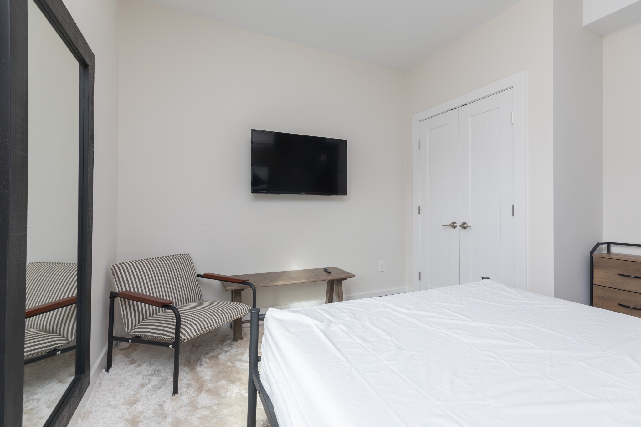 Building Photo - 843 Columbia Rd