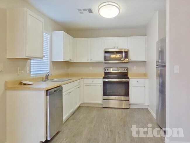 Building Photo - 2098 E Haflinger Way