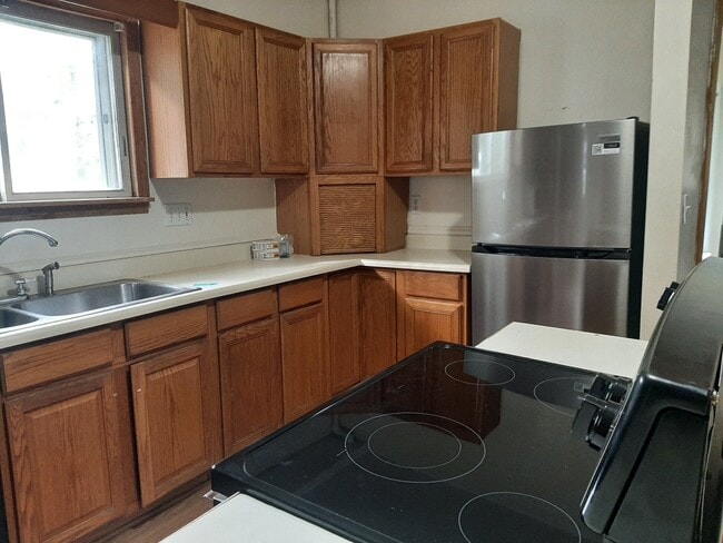 Primary Photo - 302 E 2nd St