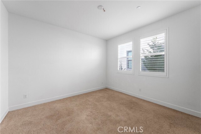 Building Photo - 105 Shear