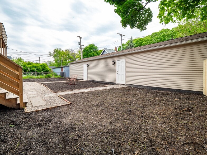 Building Photo - 1854 W 48th St