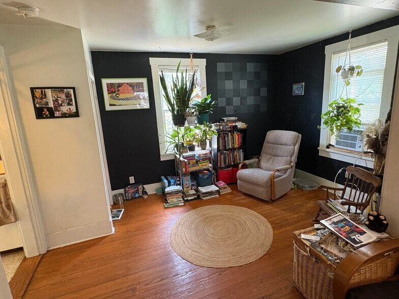 Building Photo - 837 Otto St