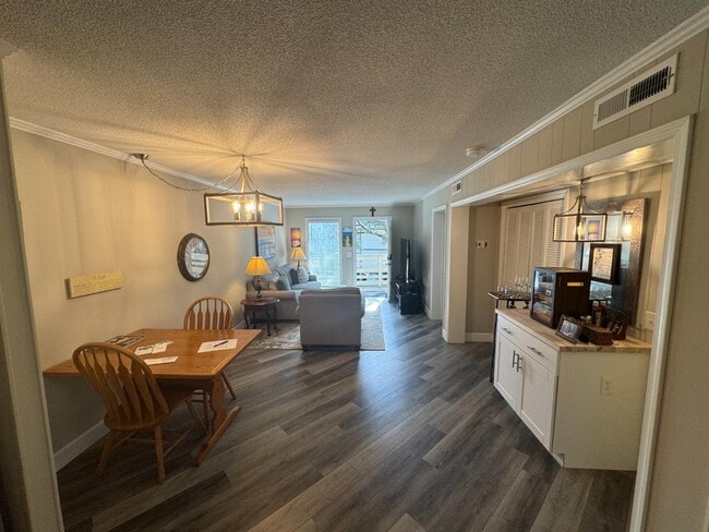 Building Photo - 104 Cordillo Pkwy