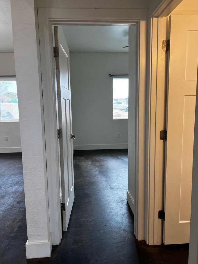 Building Photo - 3 bed/2 bath House with private Hot Tub