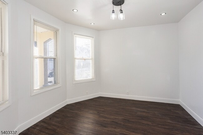 Building Photo - 11 Ellington St