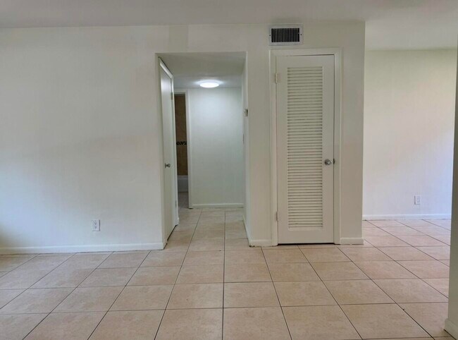 Building Photo - 5210 SW 90th Way