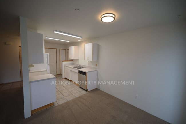 Building Photo - 2 bed, 2 bath, 1 car garage- water, sewer and yard care included!