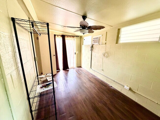 Building Photo - 1347 Palolo Ave