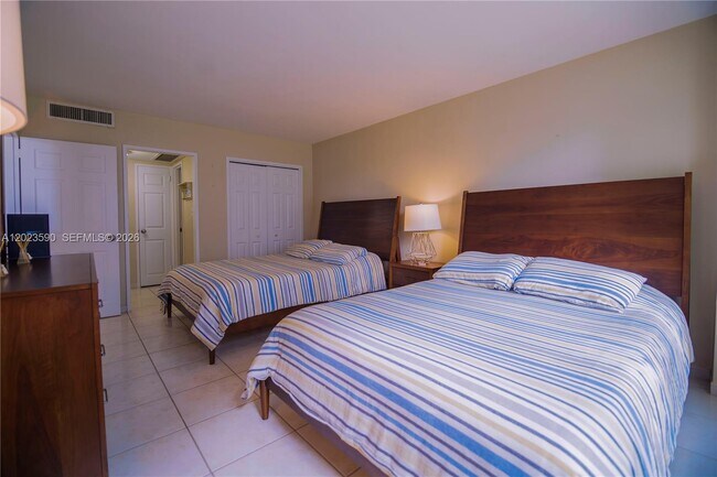 Building Photo - 5151 Collins Ave