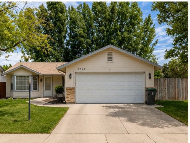 Building Photo - 7808 W Elm Brook St