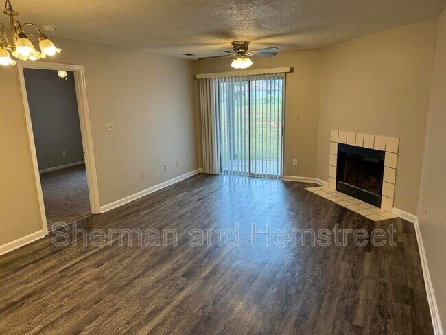 Building Photo - 504 Commons Dr