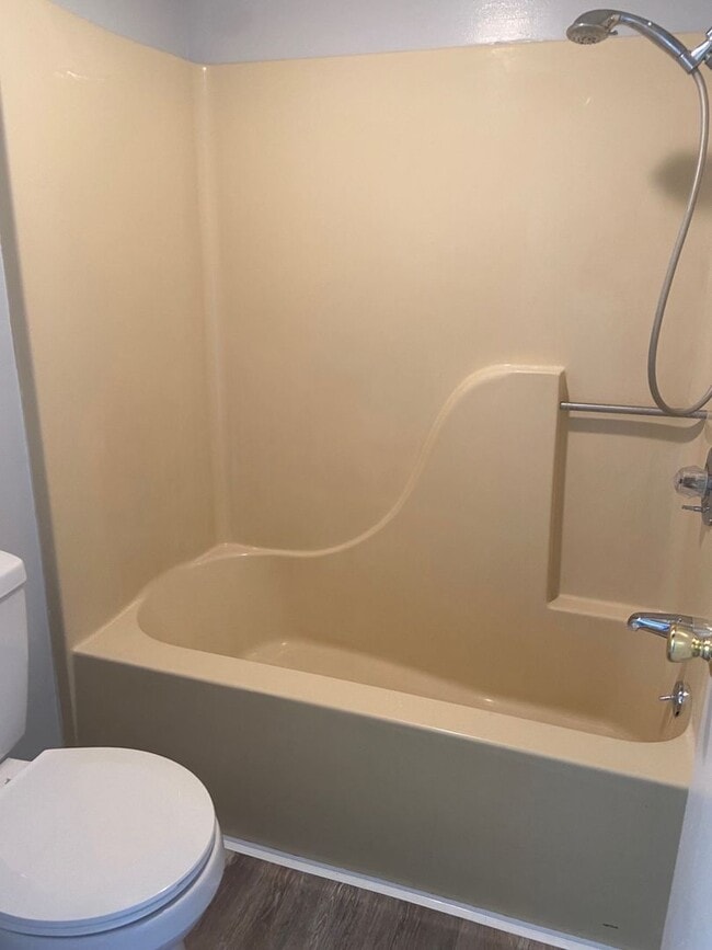 Building Photo - Studio Apartment in Hollister