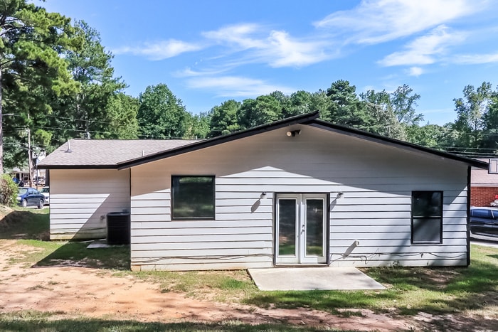 Building Photo - 1433 Willow Dr