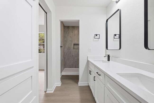 Building Photo - 2204 Toro Canyon Rd