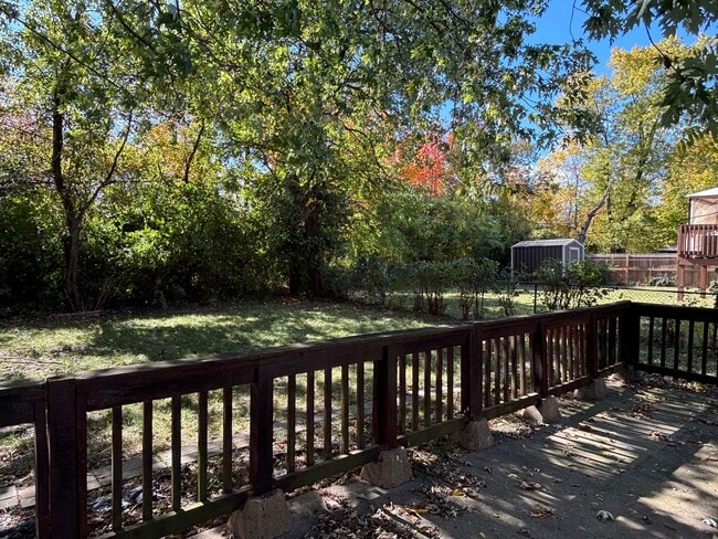 Building Photo - Spacious 3 bedroom home with large backyard deck!