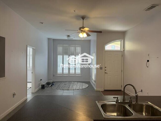 Building Photo - Perfectly located 2-bedroom 2 bath Condo