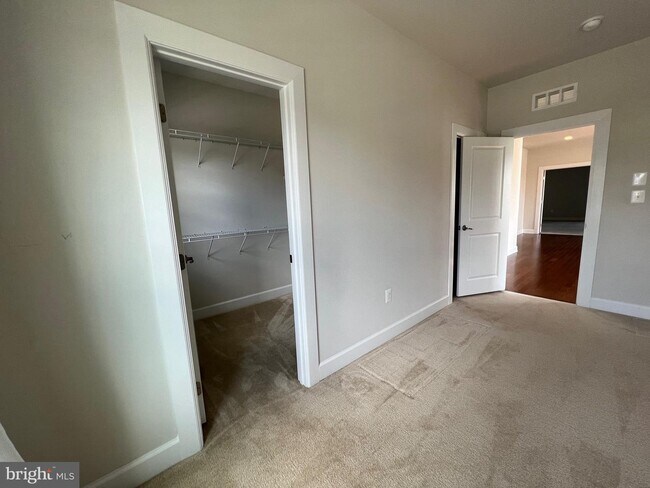Building Photo - 8227 S Maple Lawn Blvd