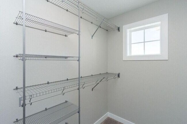 Building Photo - 1409 NE Primrose Ln