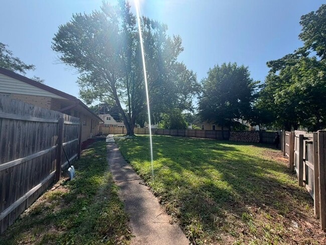 Building Photo - 5629 W Lincoln Creek Dr