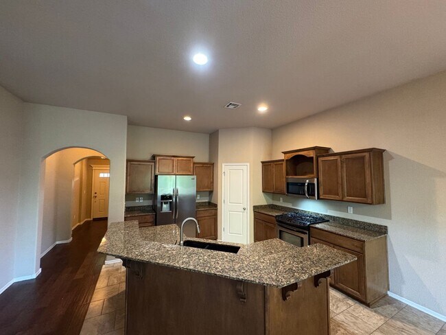 Building Photo - Bixby 3 car garage, great lot!