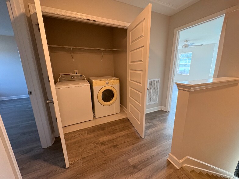 Building Photo - 4060 Opal Dr