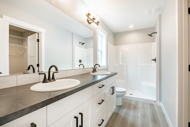 Building Photo - 1517 Hovel Rd