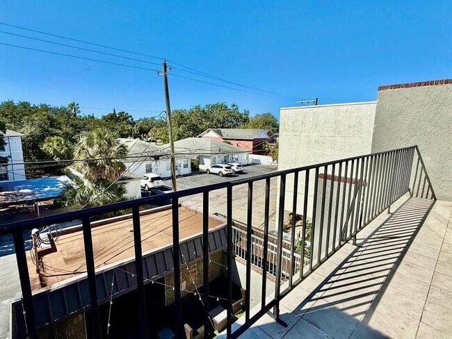 Building Photo - 162 E Davis Blvd