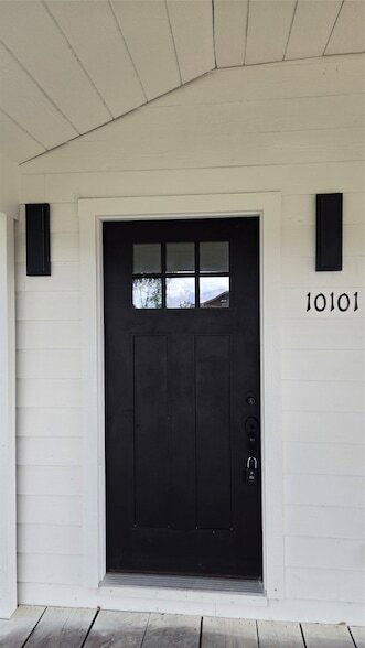 Building Photo - 10101 Bamboo Rd