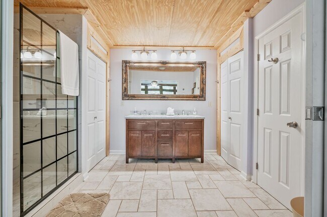 Building Photo - 7221 Flowery Branch Rd