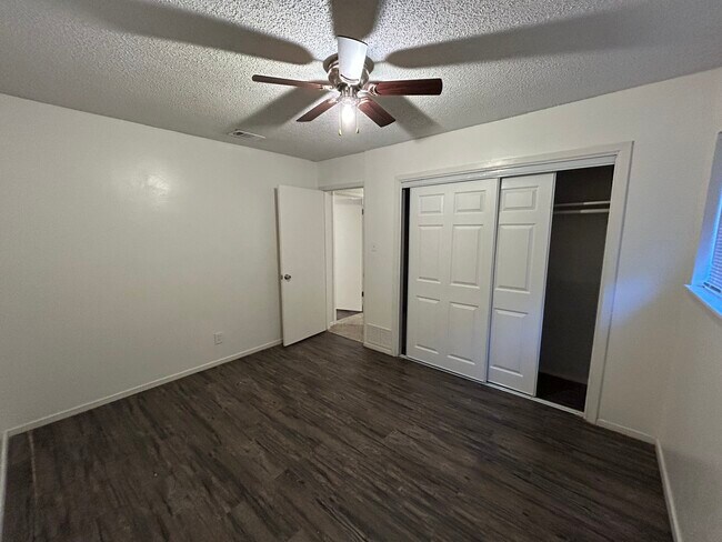 Building Photo - 963 E Humphreys St