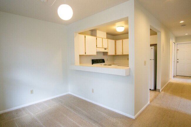 Building Photo - Lair Hill: Great 2 Bed 2 Bath with DW, W/D...