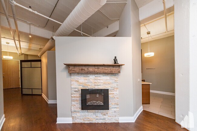 Building Photo - 124 W Polk St