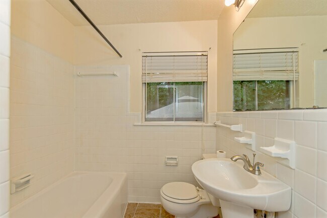 Building Photo - 3105 Pelzer Ave