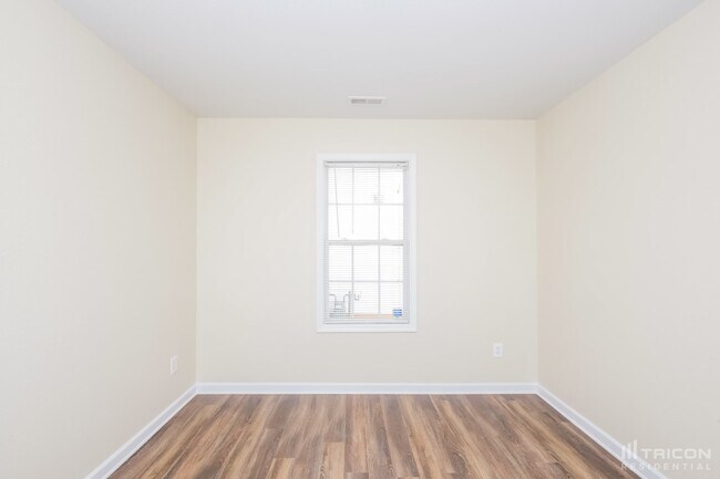 Building Photo - 10437 Hugue Way