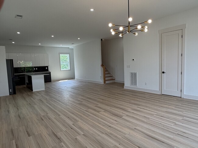 Building Photo - 105 Hart Ln