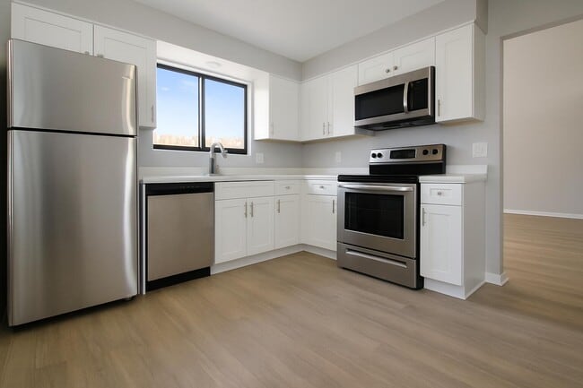 Building Photo - 9204 Roan Ln