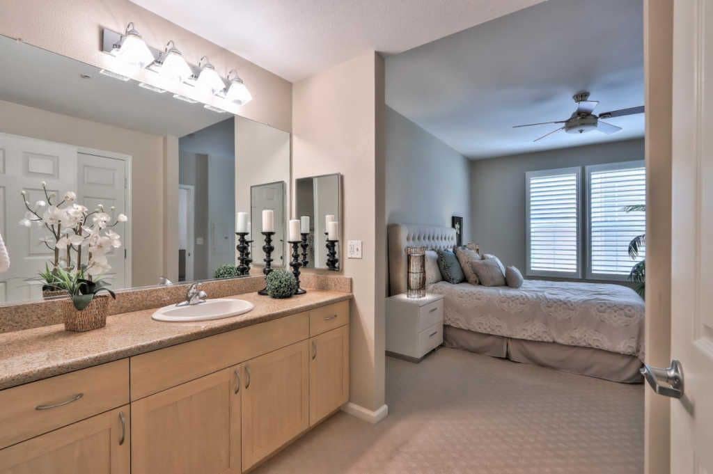 Master bedroom and sinks - 1550 Technology Dr