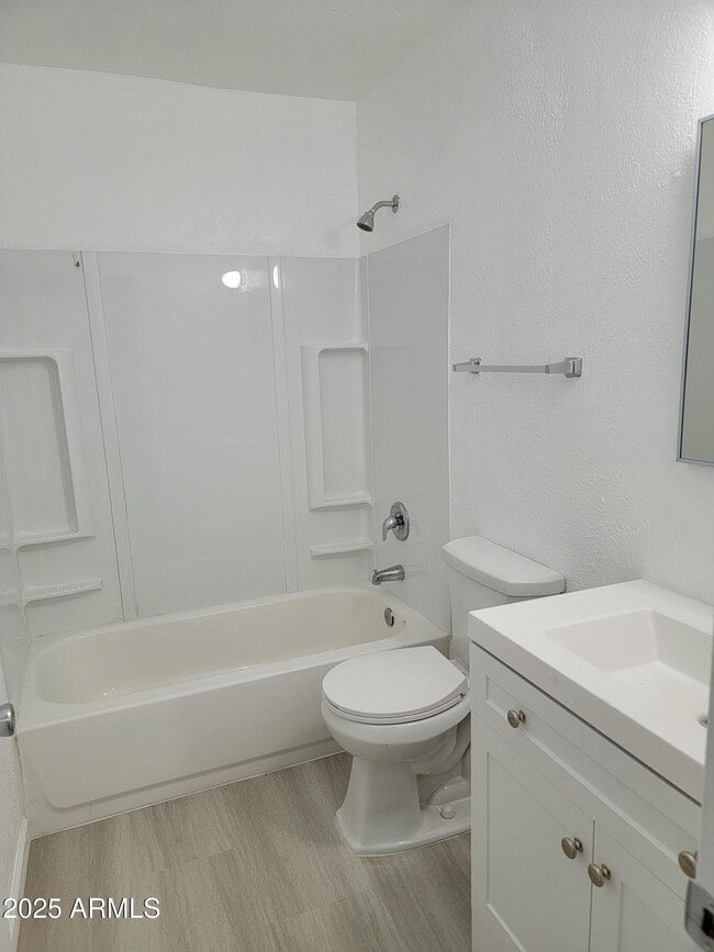 Building Photo - 621 E Papago Dr