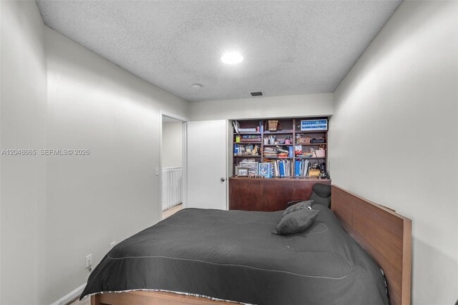 Building Photo - 9925 NW 57th Manor