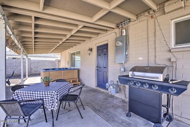 Building Photo - 609 S Priest Dr