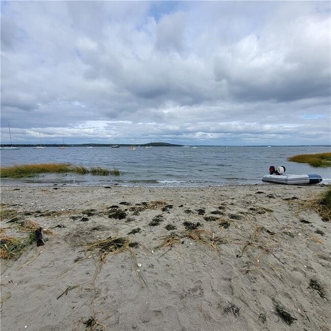 Building Photo - 33 Sakonnet Dr