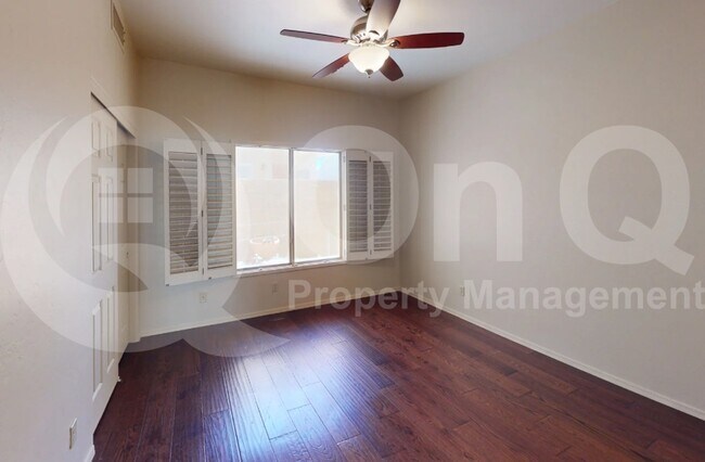 Building Photo - 990 S Avenida Los Reyes