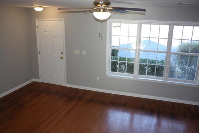 Building Photo - Waterfront Townhome