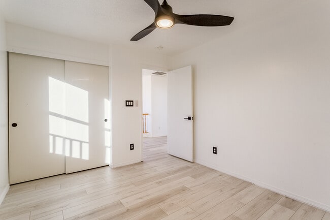 Building Photo - 708 Troon Dr SE