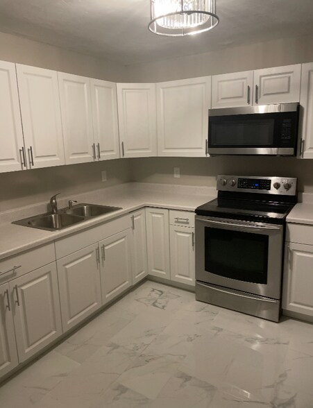 Building Photo - 121 San Remo Blvd