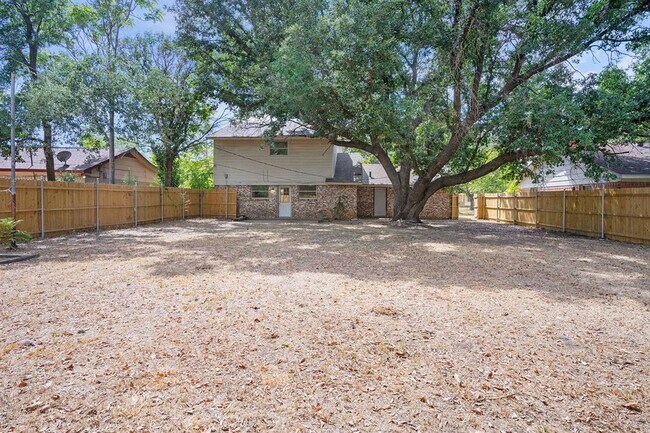 Building Photo - 405 Steeple Ridge Rd