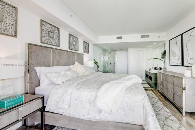 Building Photo - 650 NE 32nd St